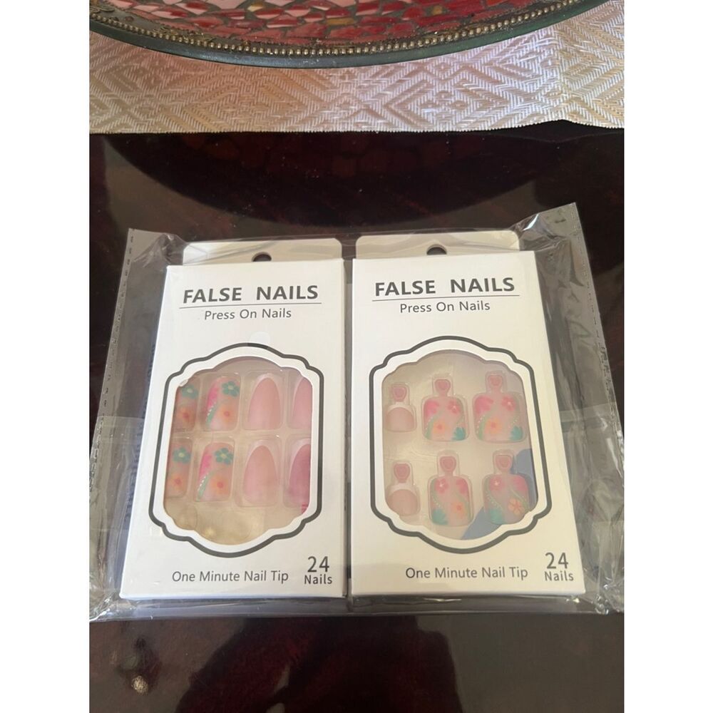 Press-On Nails Set - Pink Floral Press On Nails with Pastel Accents